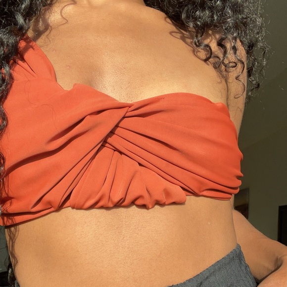 PrettyLittleThing Burgundy Padded One Shoulder Top - Picture 4 of 6